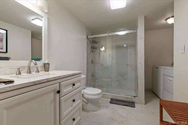 98 Squiretown Road, Hampton Bays, NY 11946