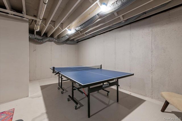 98 Squiretown Road, Hampton Bays, NY 11946