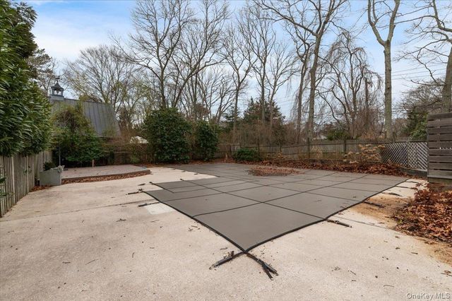 98 Squiretown Road, Hampton Bays, NY 11946