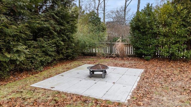 98 Squiretown Road, Hampton Bays, NY 11946