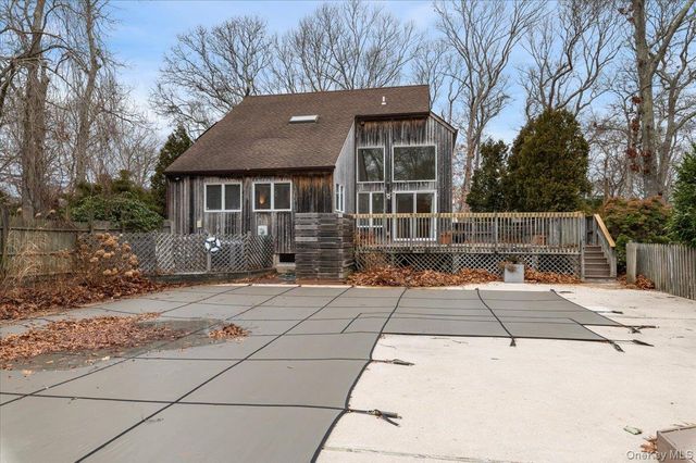 98 Squiretown Road, Hampton Bays, NY 11946