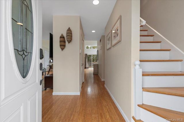 98 Squiretown Road, Hampton Bays, NY 11946