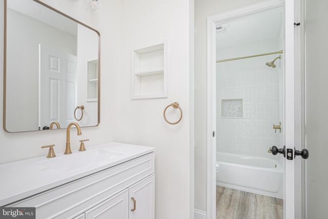 27 LAKEBRIDGE DR, Deptford, NJ 08096