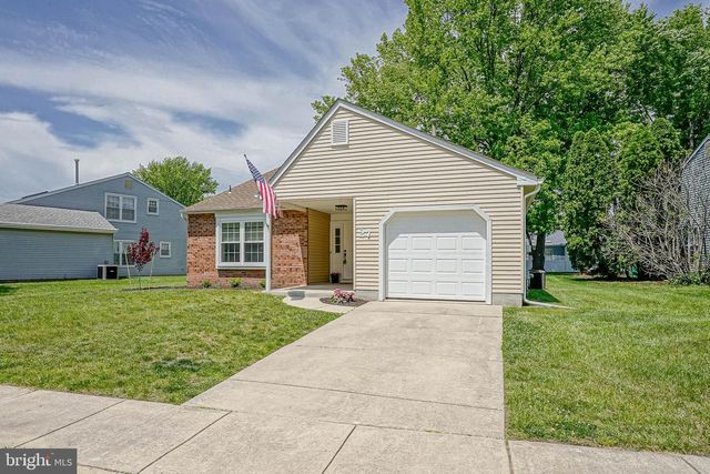27 LAKEBRIDGE DR, Deptford, NJ 08096