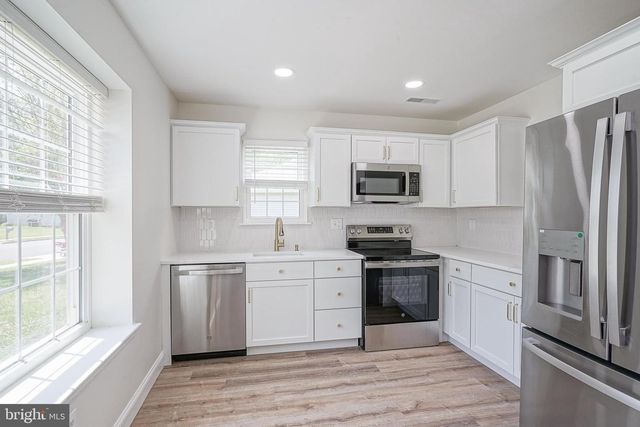 27 LAKEBRIDGE DR, Deptford, NJ 08096