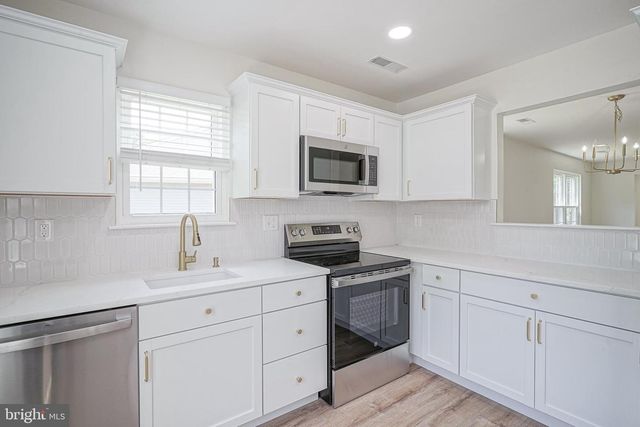 27 LAKEBRIDGE DR, Deptford, NJ 08096