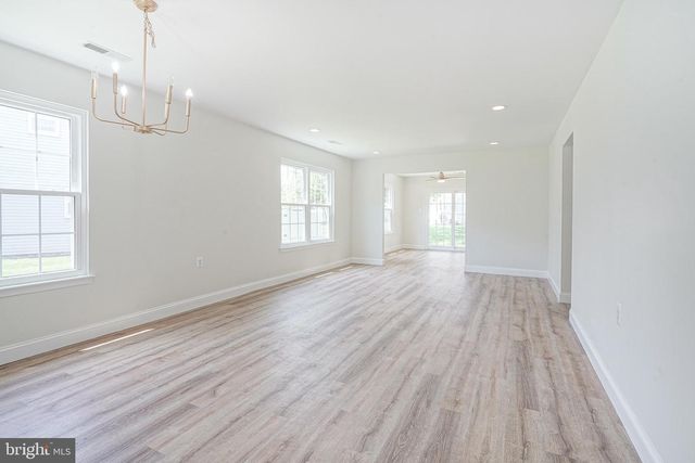 27 LAKEBRIDGE DR, Deptford, NJ 08096