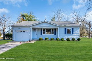 89 Brakenbury Drive, Toms River, NJ 08757