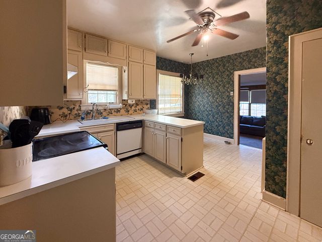 509 Youngs Mill Road, Lagrange, GA 30241