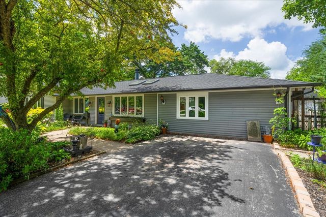 911 S 7th Street, St. Charles, IL 60174