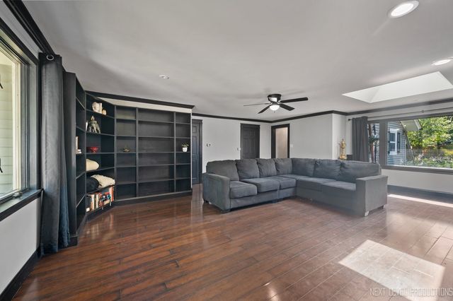 911 S 7th Street, St. Charles, IL 60174