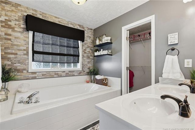 5829 Finish Line Drive, Hope Mills, NC 28348