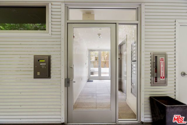 8265 Fountain Avenue 302, West Hollywood, CA 90046