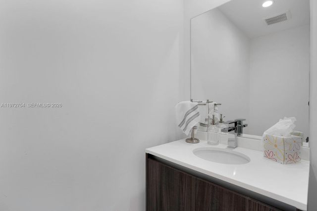 488 NE 18th St 3804, Miami, FL 33132