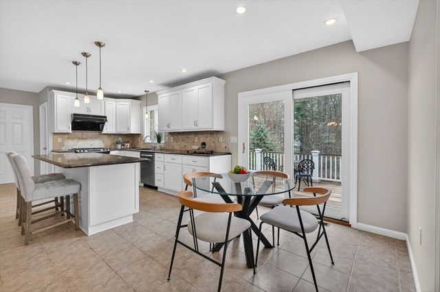 60 Rosemont Dr, North Andover, MA 01845