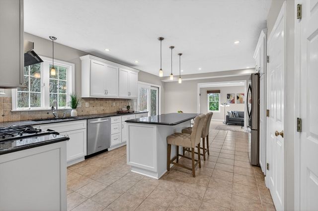 60 Rosemont Dr, North Andover, MA 01845