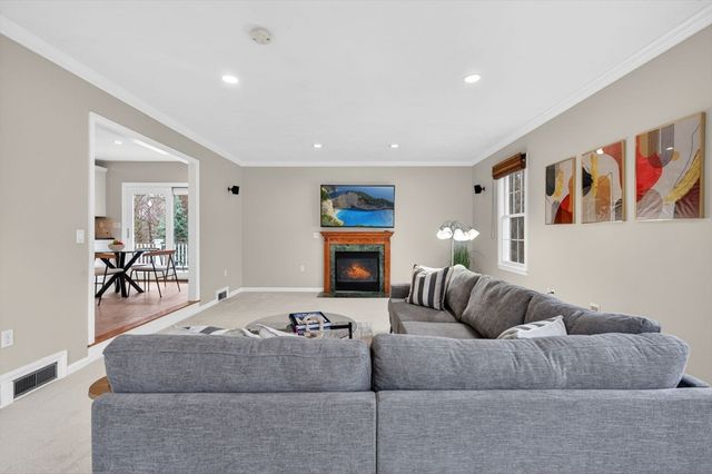 60 Rosemont Dr, North Andover, MA 01845