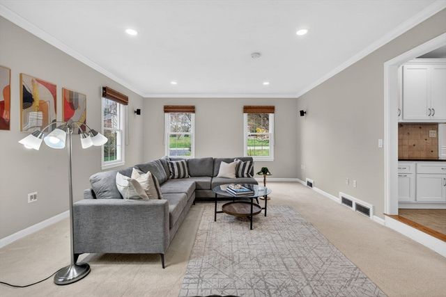 60 Rosemont Dr, North Andover, MA 01845