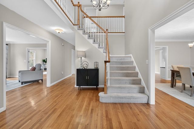 60 Rosemont Dr, North Andover, MA 01845