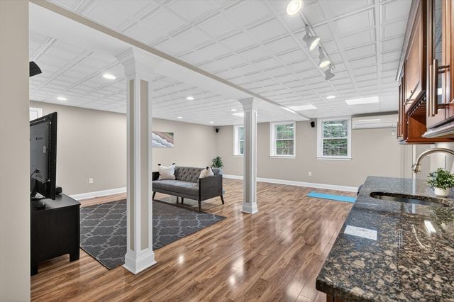60 Rosemont Dr, North Andover, MA 01845