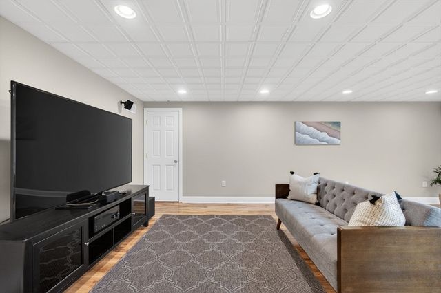 60 Rosemont Dr, North Andover, MA 01845