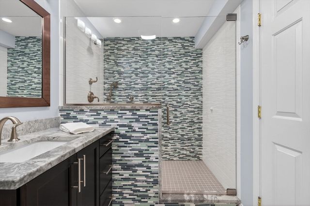 60 Rosemont Dr, North Andover, MA 01845