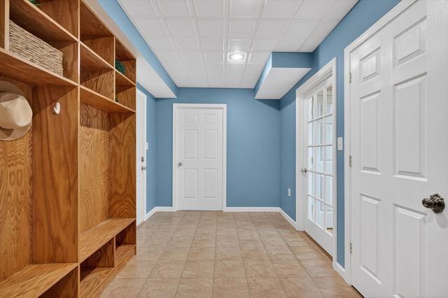 60 Rosemont Dr, North Andover, MA 01845