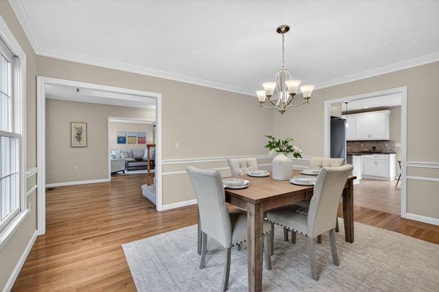 60 Rosemont Dr, North Andover, MA 01845
