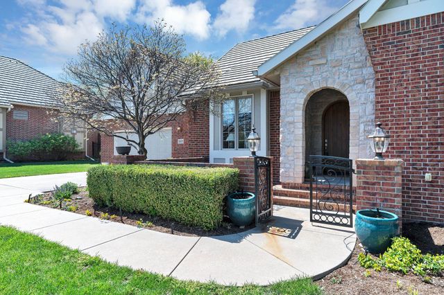 9237 N Wilson Estates Ct, Wichita, KS 67206