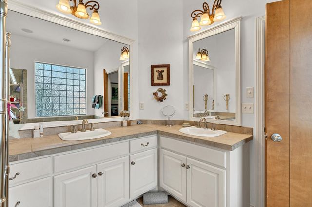 9237 N Wilson Estates Ct, Wichita, KS 67206