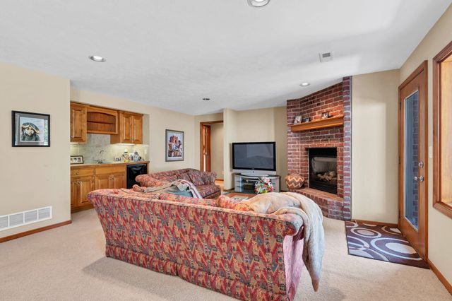 9237 N Wilson Estates Ct, Wichita, KS 67206
