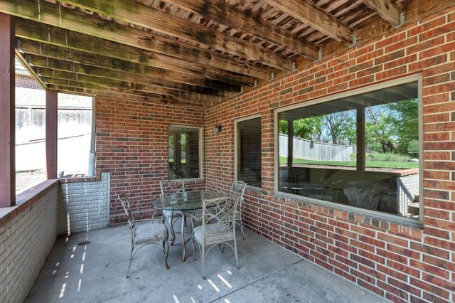 9237 N Wilson Estates Ct, Wichita, KS 67206
