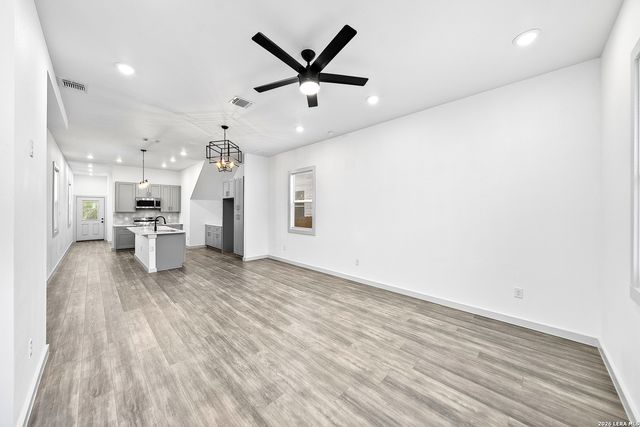 1727 E CROCKETT ST, San Antonio, TX 78202