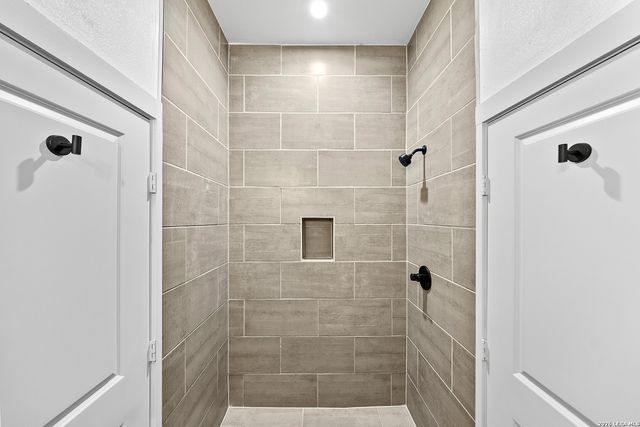1727 E CROCKETT ST, San Antonio, TX 78202
