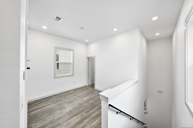 1727 E CROCKETT ST, San Antonio, TX 78202