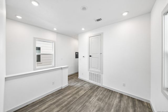 1727 E CROCKETT ST, San Antonio, TX 78202