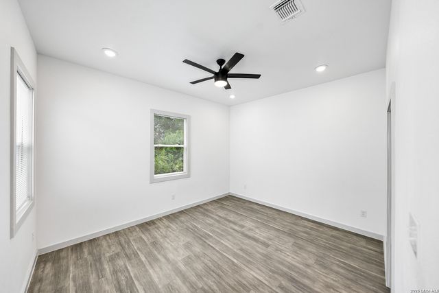 1727 E CROCKETT ST, San Antonio, TX 78202