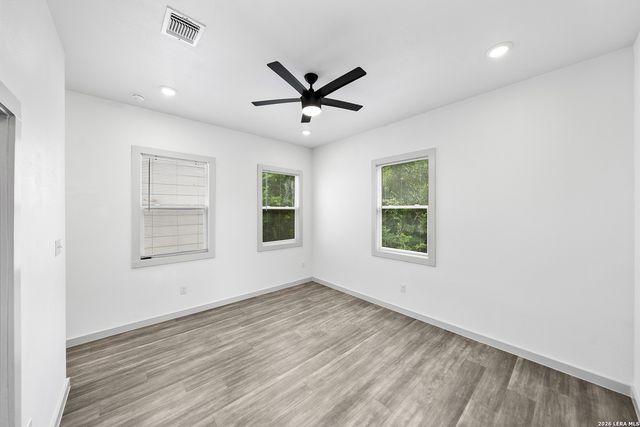 1727 E CROCKETT ST, San Antonio, TX 78202