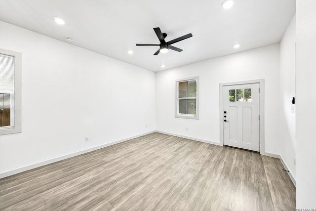 1727 E CROCKETT ST, San Antonio, TX 78202