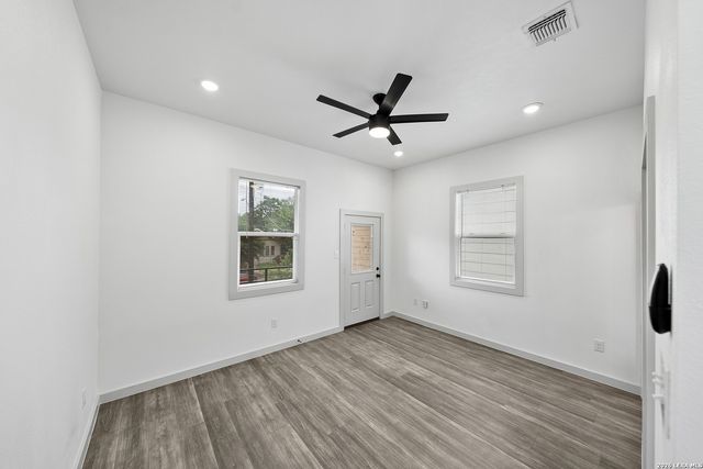 1727 E CROCKETT ST, San Antonio, TX 78202
