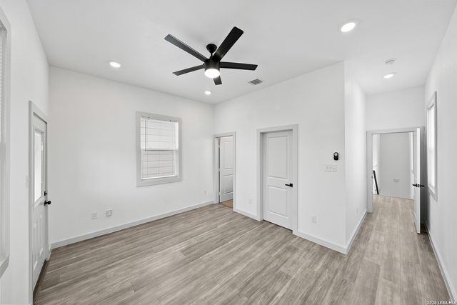 1727 E CROCKETT ST, San Antonio, TX 78202