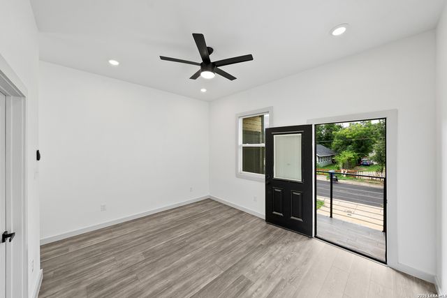 1727 E CROCKETT ST, San Antonio, TX 78202