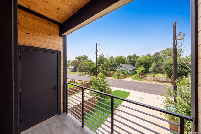 1727 E CROCKETT ST, San Antonio, TX 78202
