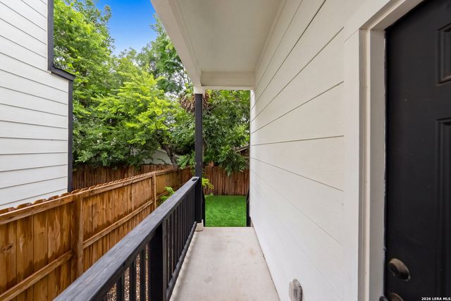 1727 E CROCKETT ST, San Antonio, TX 78202