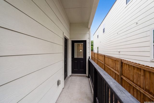 1727 E CROCKETT ST, San Antonio, TX 78202