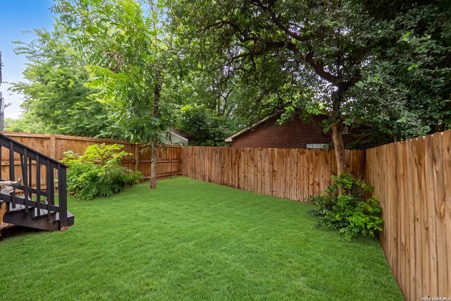 1727 E CROCKETT ST, San Antonio, TX 78202