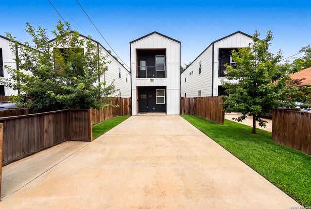 1727 E CROCKETT ST, San Antonio, TX 78202