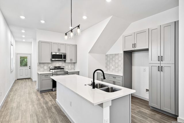 1727 E CROCKETT ST, San Antonio, TX 78202