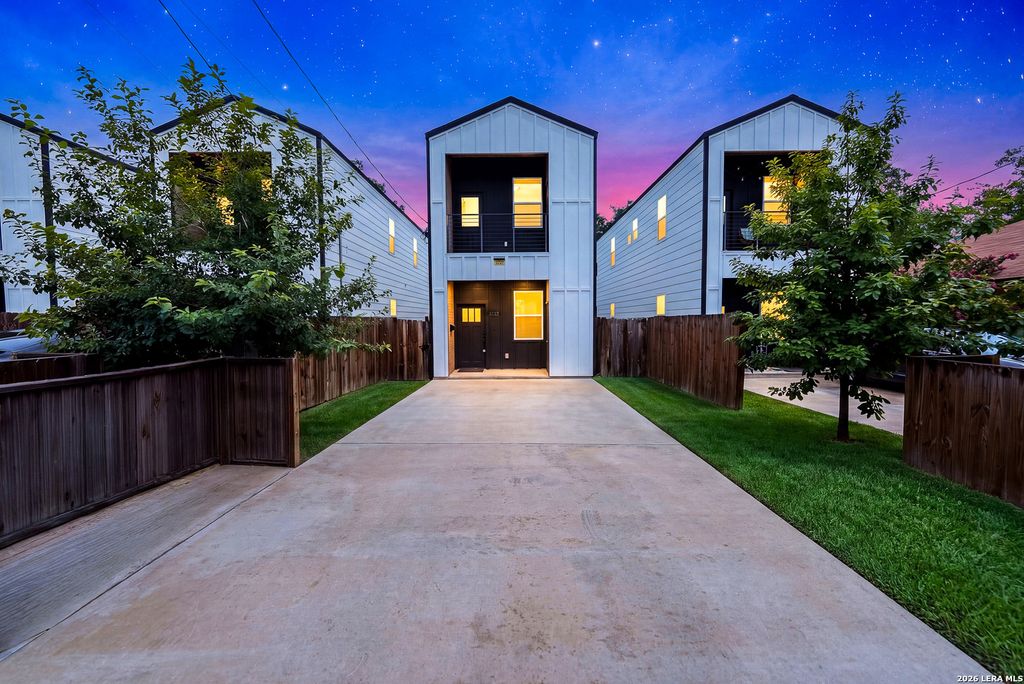 1727 E CROCKETT ST, San Antonio, TX 78202