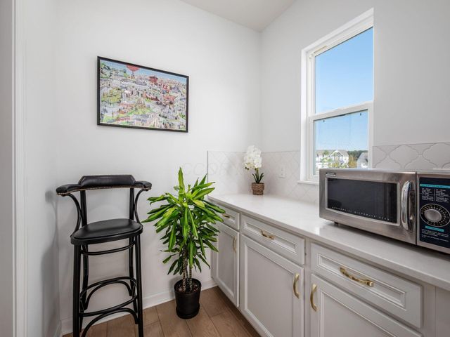 8891 Winthrop Lane, Plain City, OH 43064